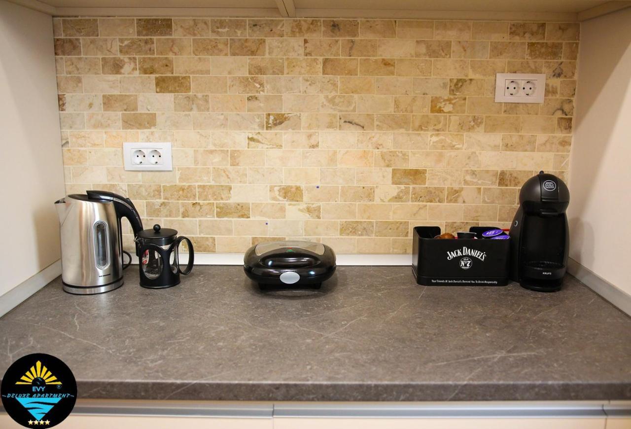 Evy Deluxe Apartment มามายา ภายนอก รูปภาพ